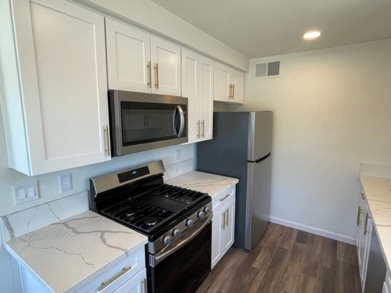 4209 Mayflower Ln - Photo 2 of 20