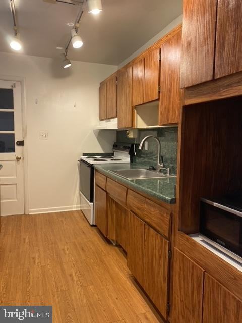 2994 Thomas Rd - Photo 3 of 11