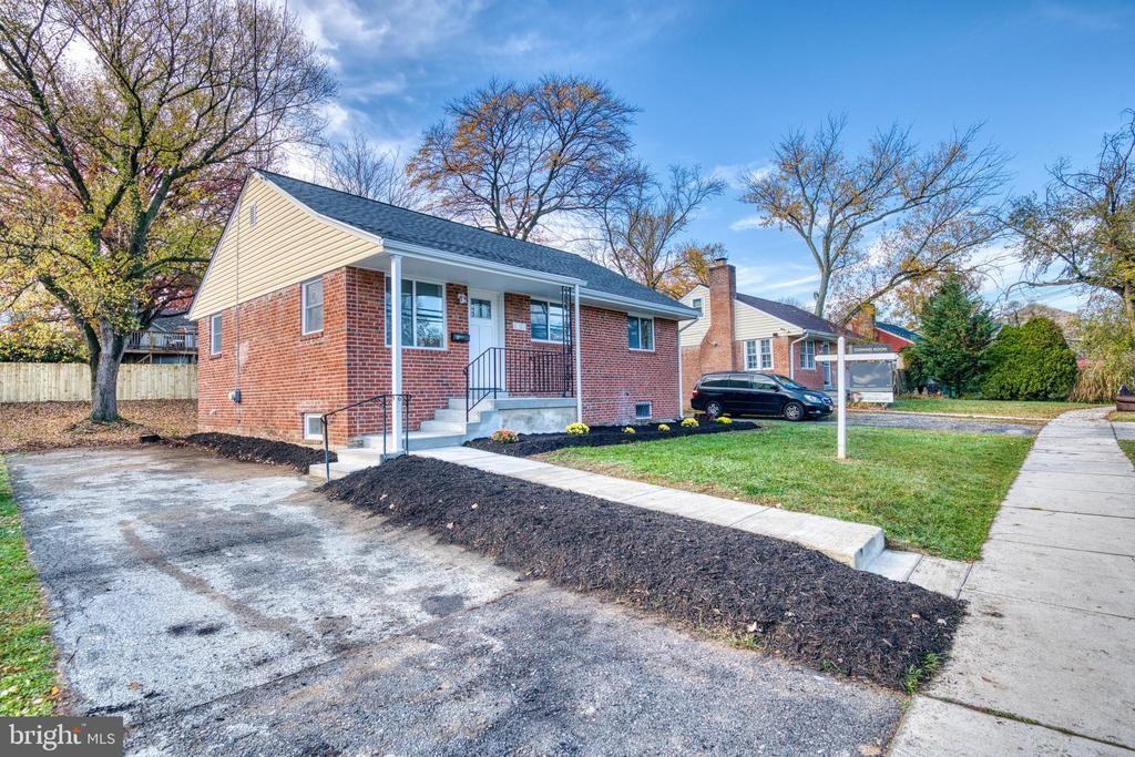 1607 Merrimac Dr - Photo 2 of 21