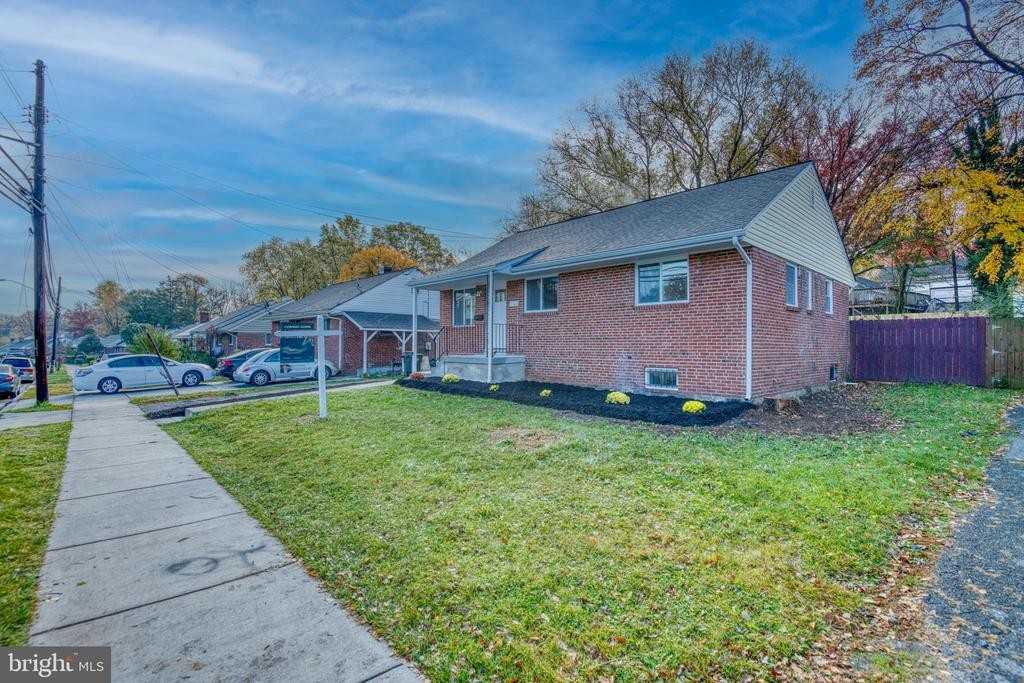 1607 Merrimac Dr - Photo 3 of 21