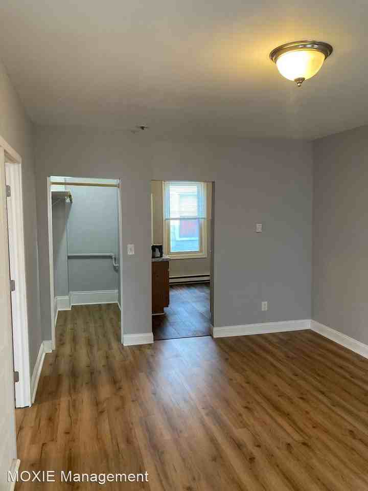 174 Montauk Ave - Photo 2 of 9
