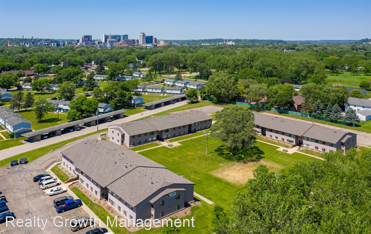 Falcon Landing - Photo 2 of 2