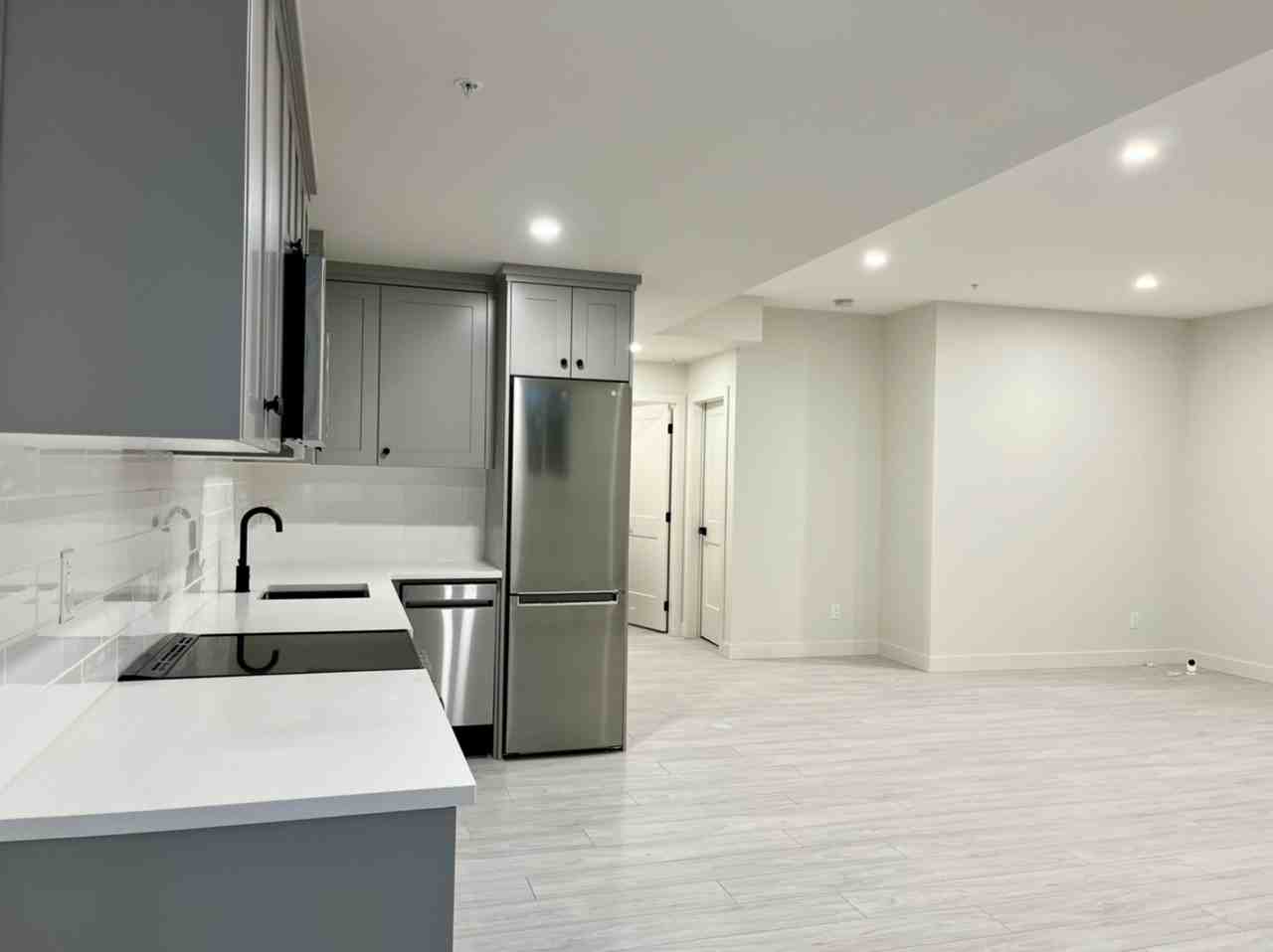 31645 Grove Ave - Photo 3 of 6