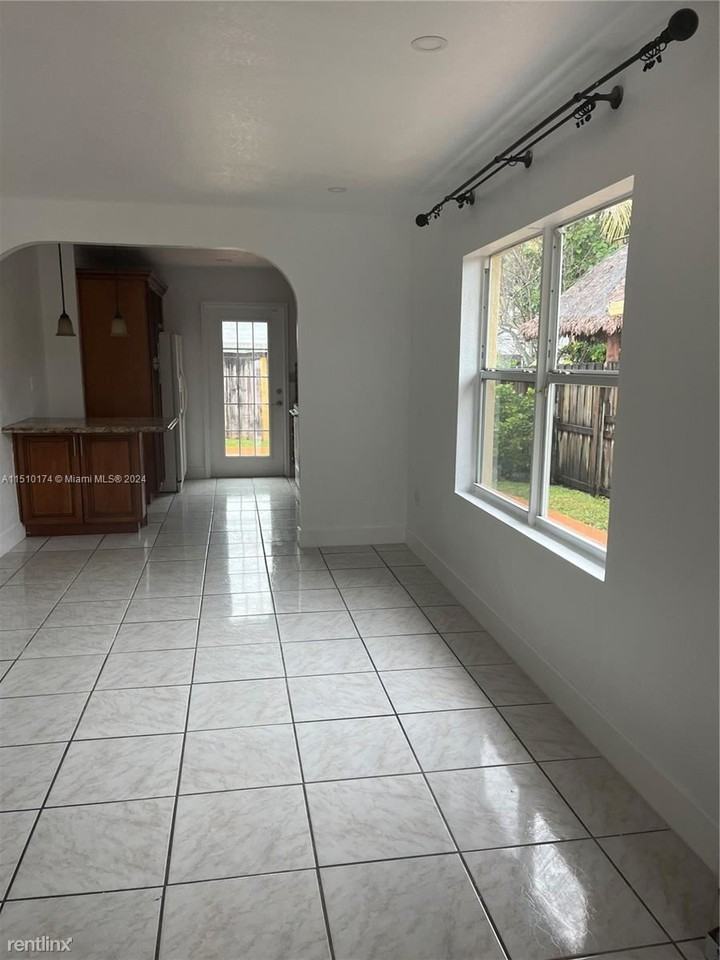 2437 Nw 33rd St #2437 - Photo 2 of 8