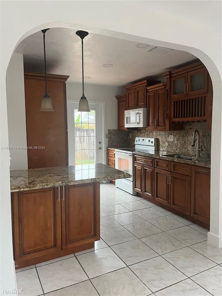 2437 Nw 33rd St #2437 - Photo 3 of 8