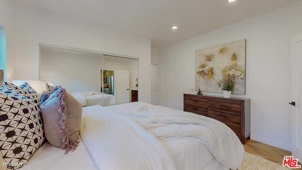 1233 1/2 N Citrus Ave - Photo 2 of 11