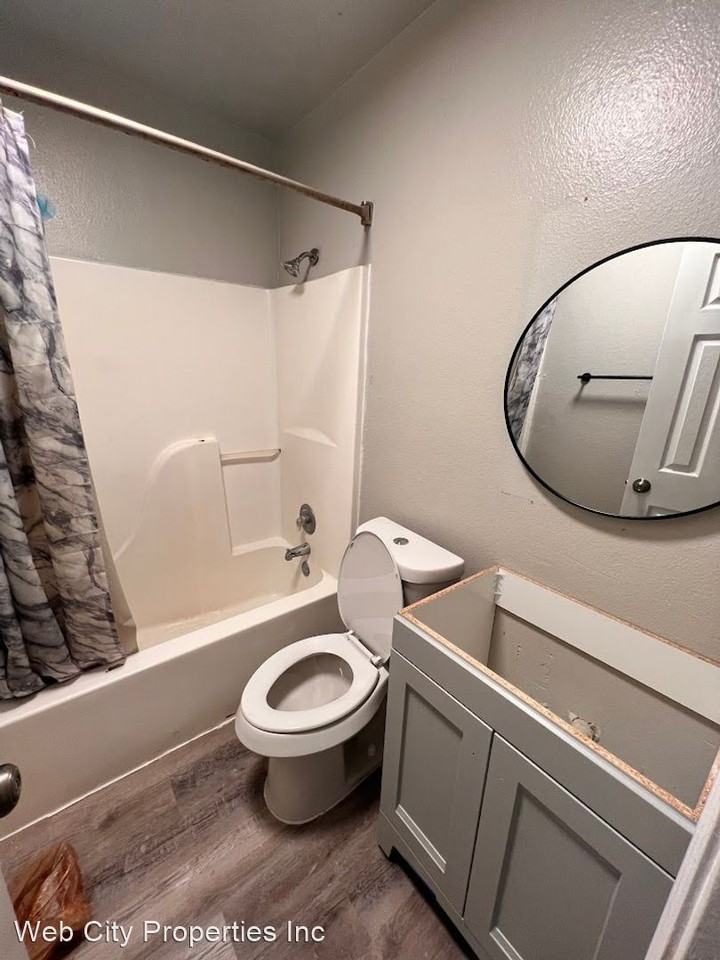 231-233 SE 13th St. - Photo 2 of 16