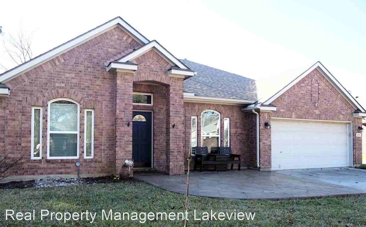 2801 Ridgemere Dr - Photo 2 of 32