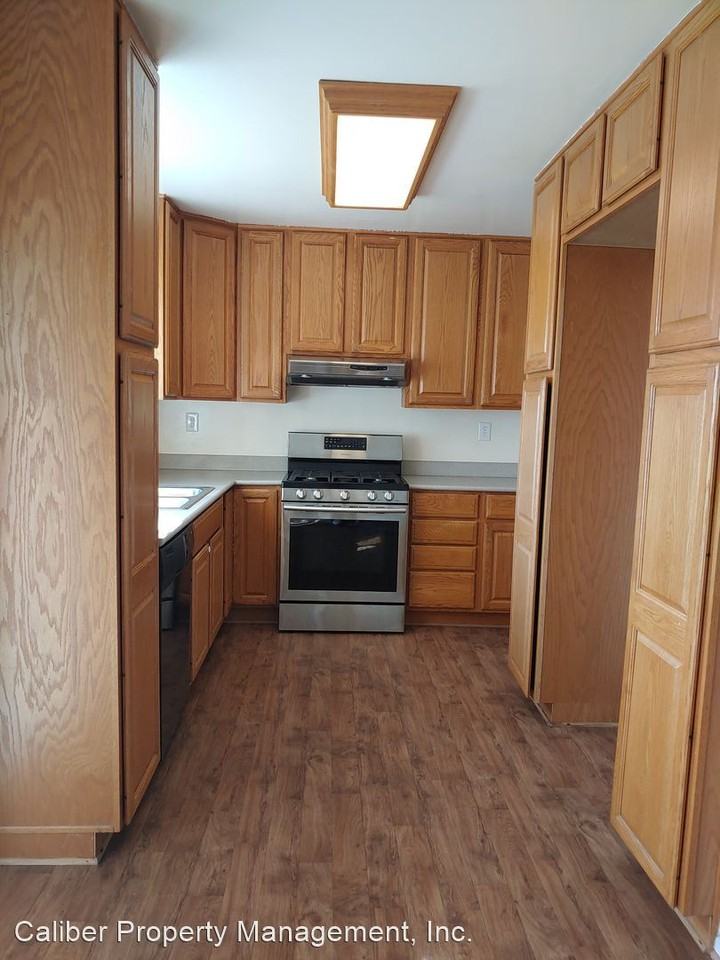 5923 Burgundy Ave - Photo 3 of 28