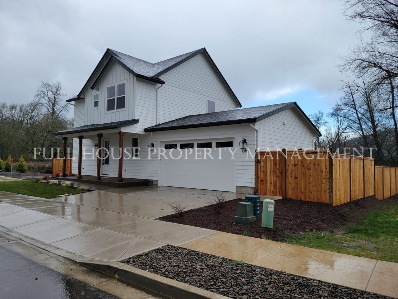 1096 S 33rd St - Photo 2 of 20