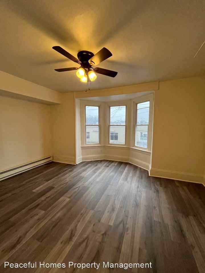 1013 Lititz Ave - Photo 3 of 11