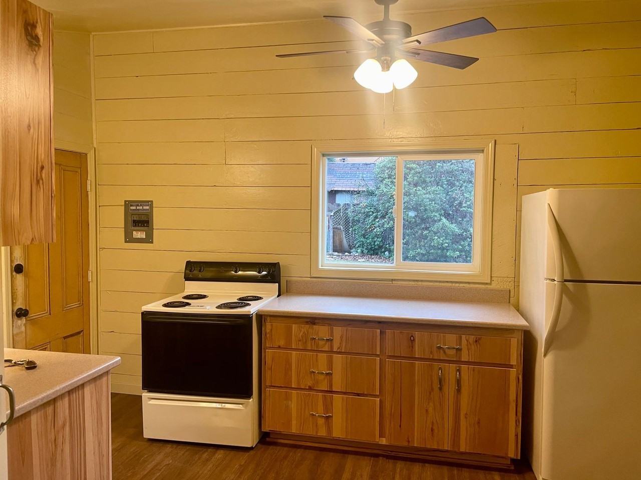 20797 Walnut St - Photo 3 of 5