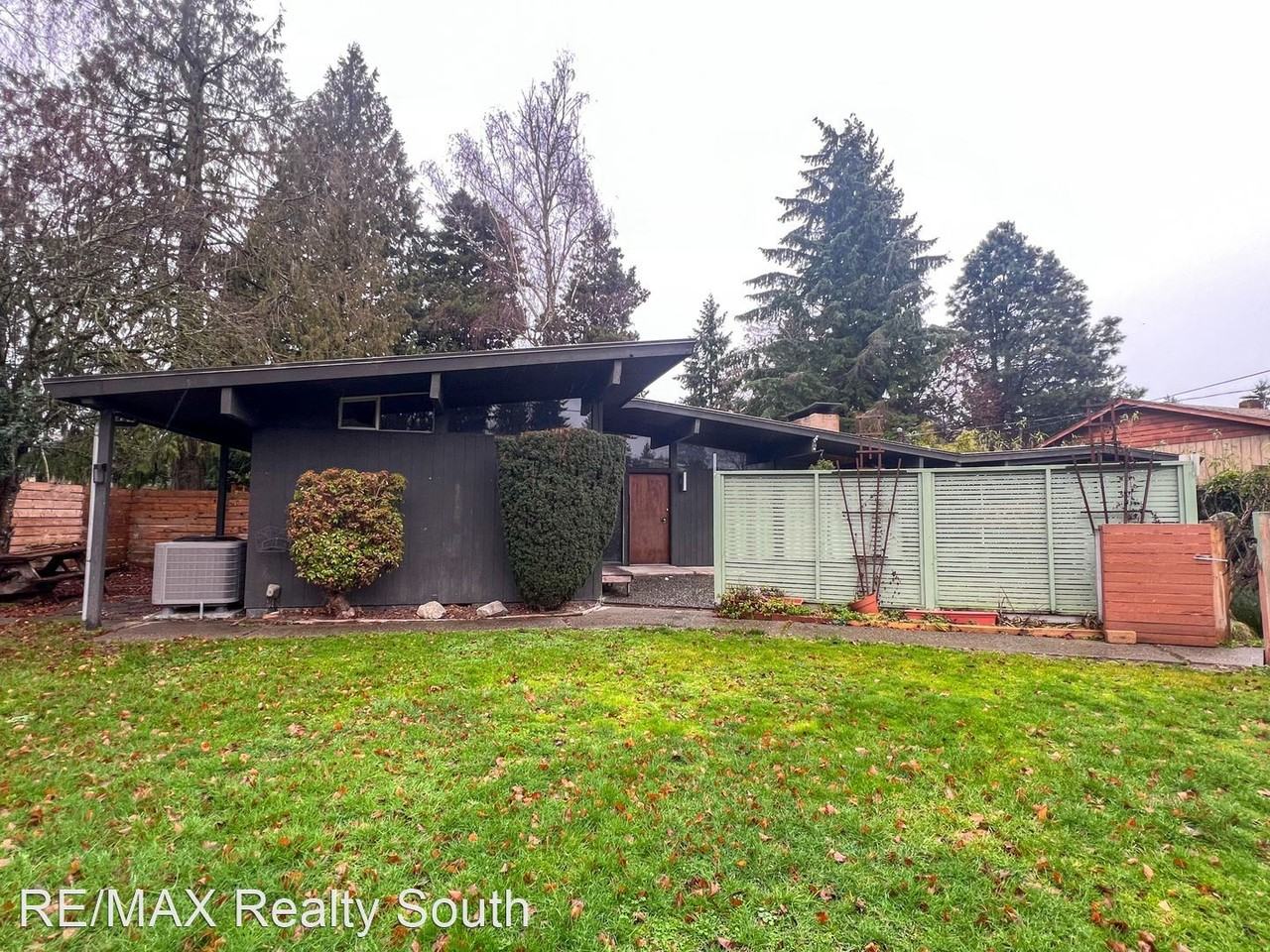 2300 Ne 10th Pl - Photo 2 of 26