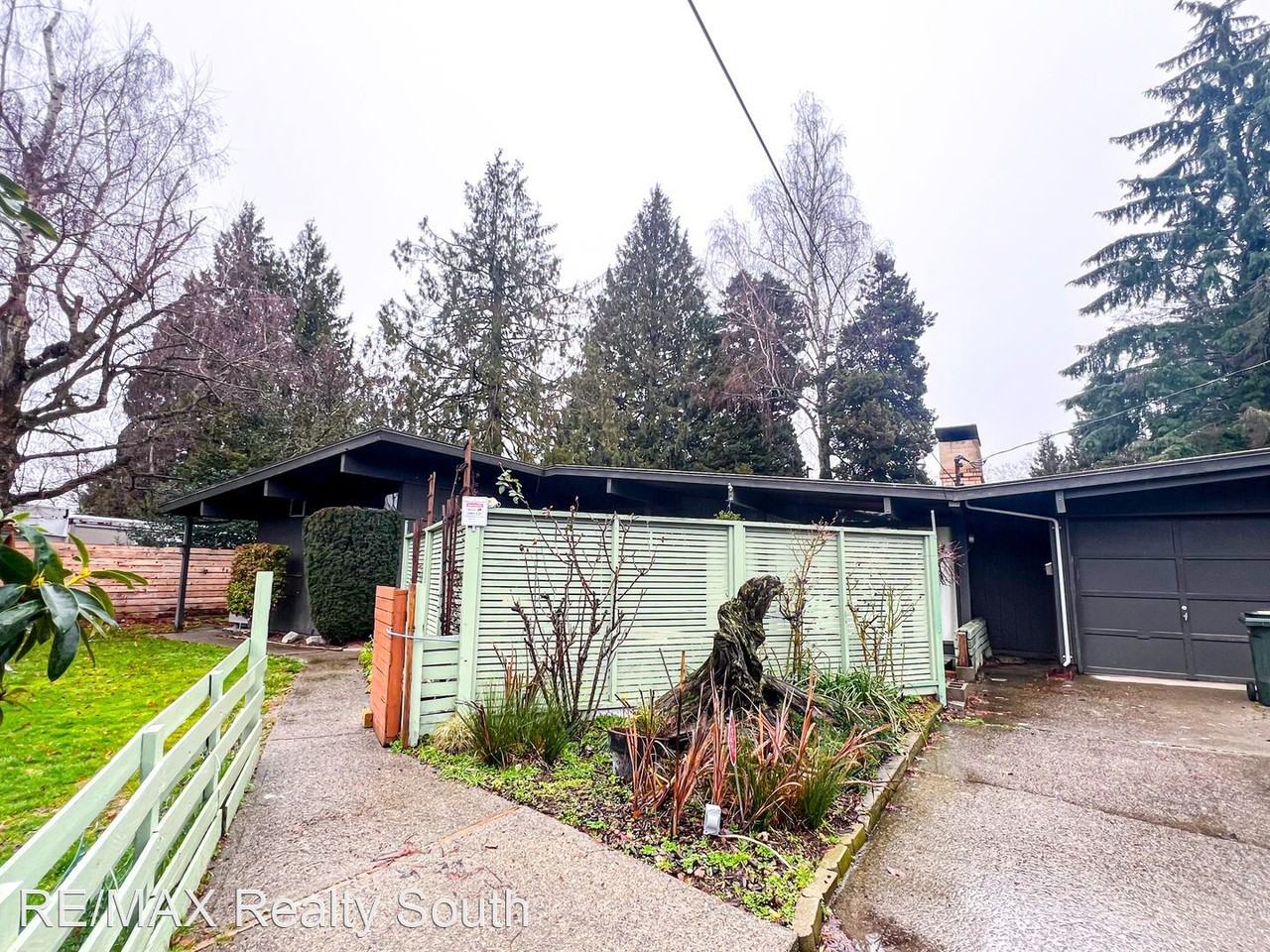 2300 Ne 10th Pl - Photo 3 of 26