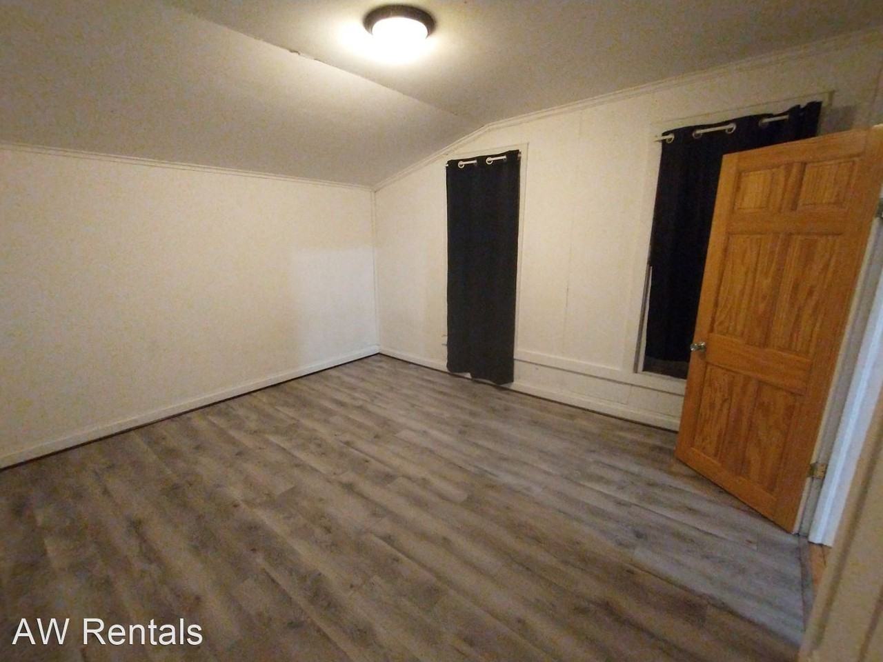 Fon Du Lac Apartments - Photo 2 of 11