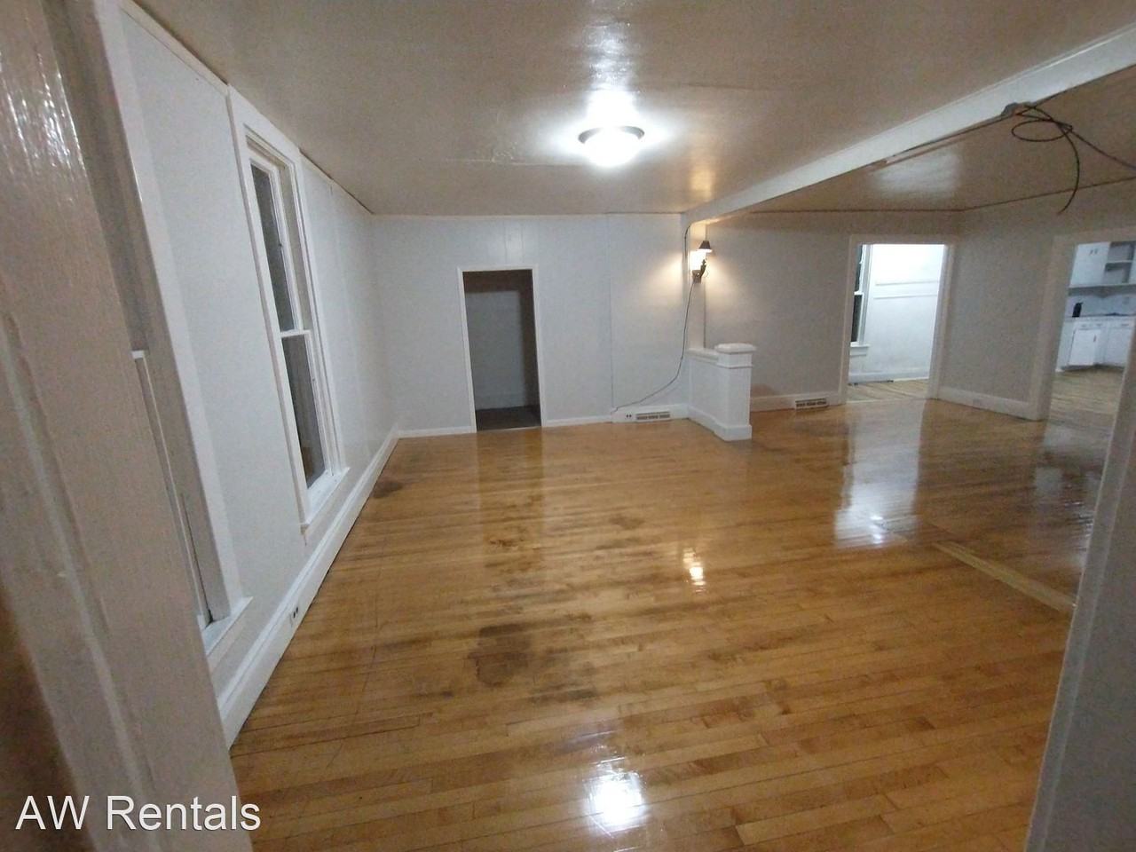 Fon Du Lac Apartments - Photo 3 of 11