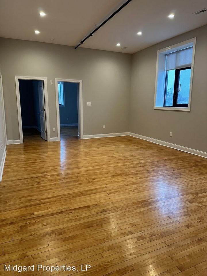 201 York Road - Photo 2 of 10