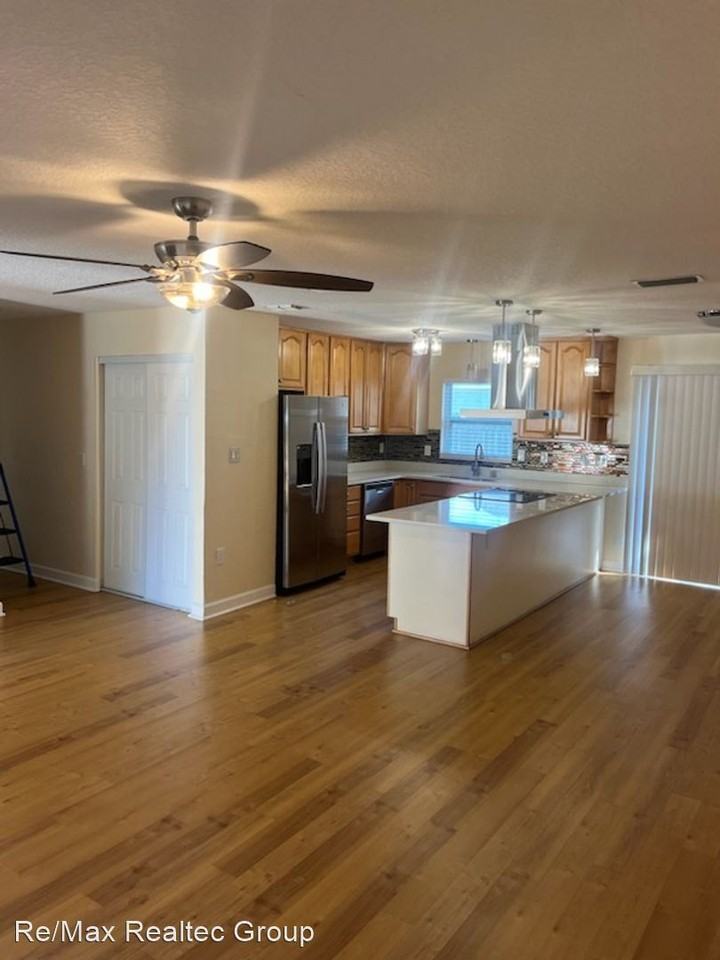 3227 Marigold Dr - Photo 3 of 27