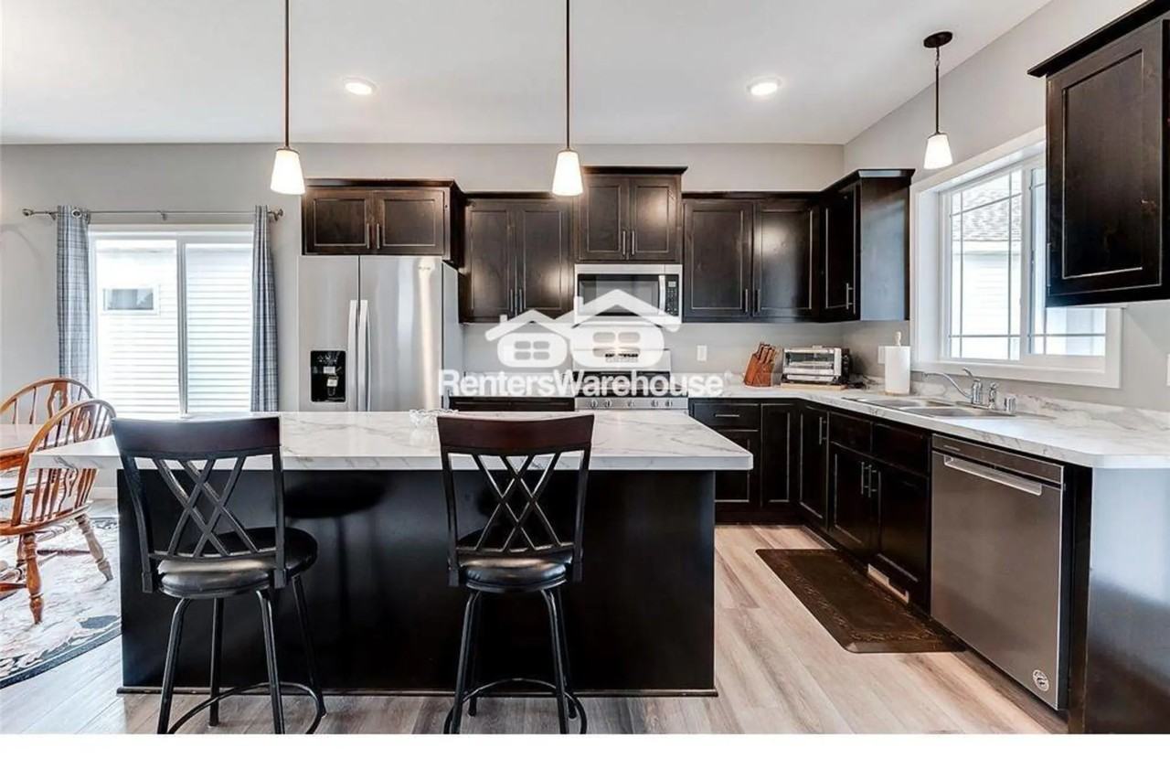 825 Golden Way Nw - Photo 3 of 21