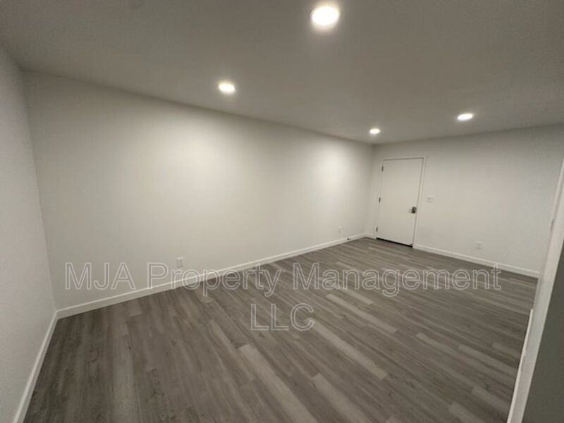 500 E Fort Union Blvd #500B1 - Photo 6 of 25