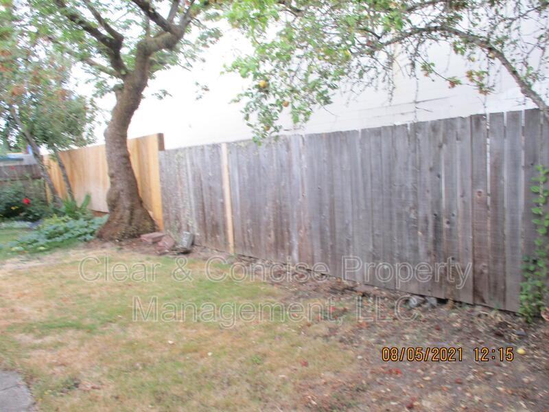 30 1/2 Monroe St - Photo 3 of 6
