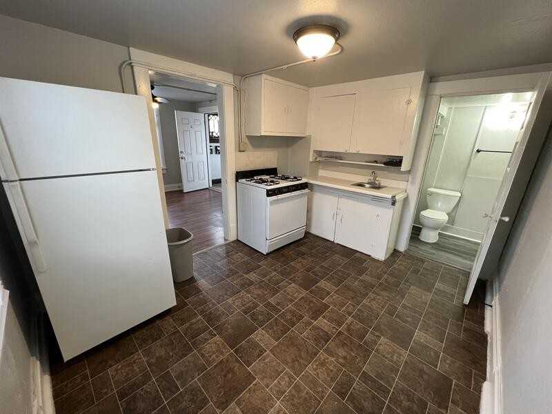 1610 Pebrican Ave - Photo 3 of 10