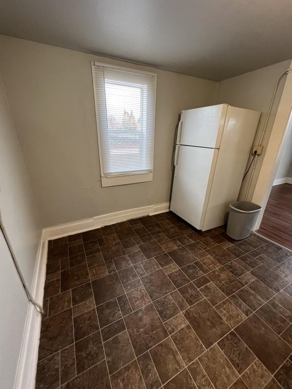 1610 Pebrican Ave - Photo 4 of 10