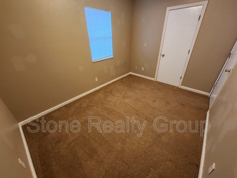 2474 E Clayton Dr - Photo 5 of 8