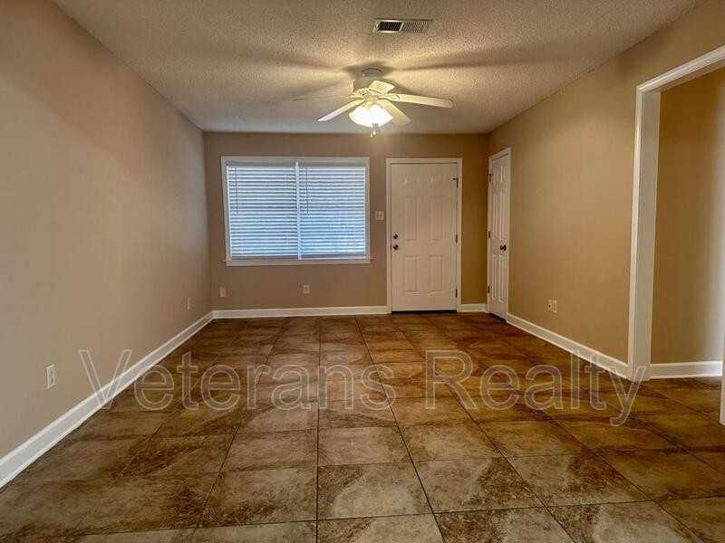 2069 Trailwood Dr - Photo 3 of 21