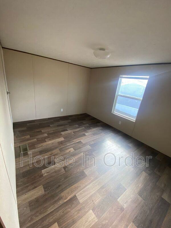 124 Shamrock Park Dr - Photo 3 of 10