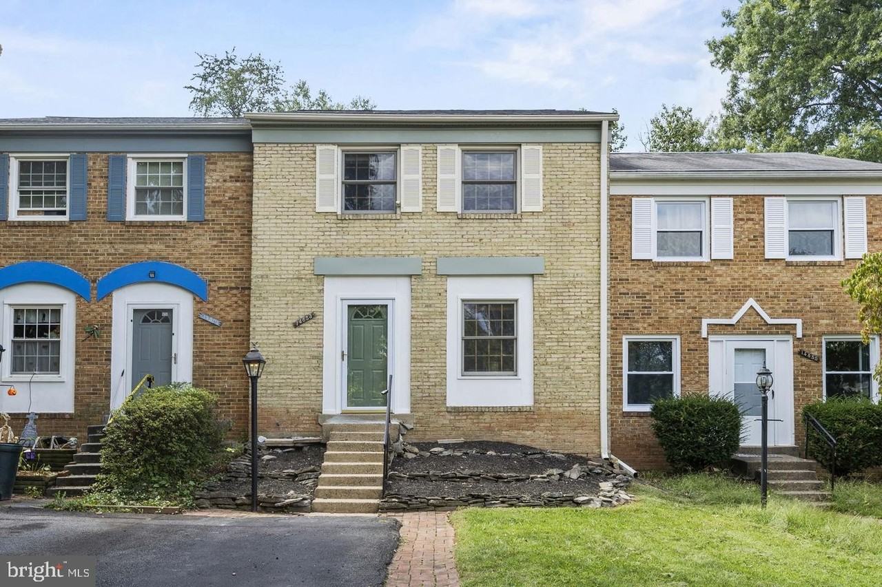 14853 Bodley Sq, Centreville, VA 20120 4 Bedroom House for 3,000/month