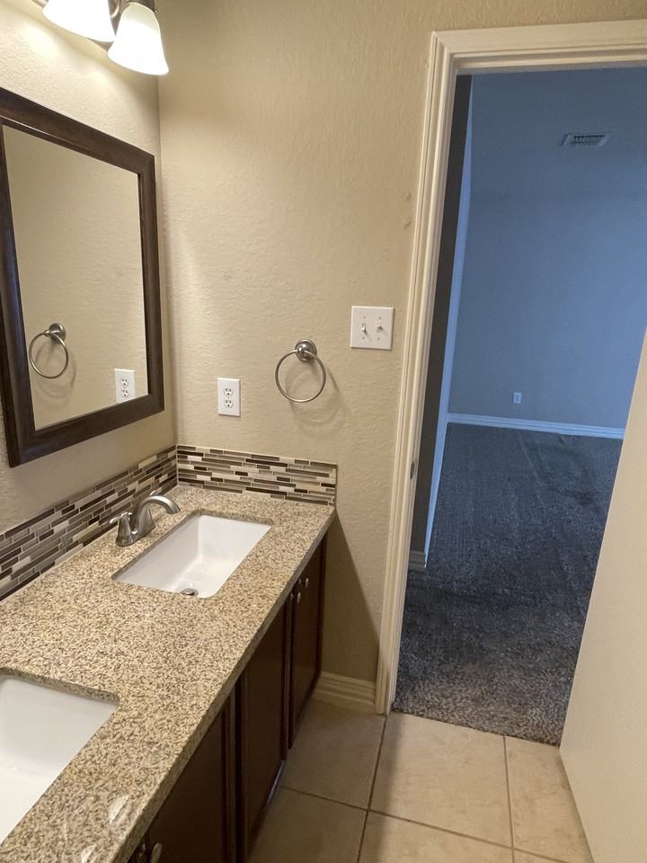 6812 Valley Creek Dr - Photo 2 of 34