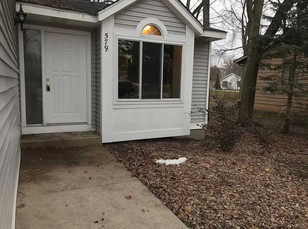 579 W 24th St - Photo 2 of 14