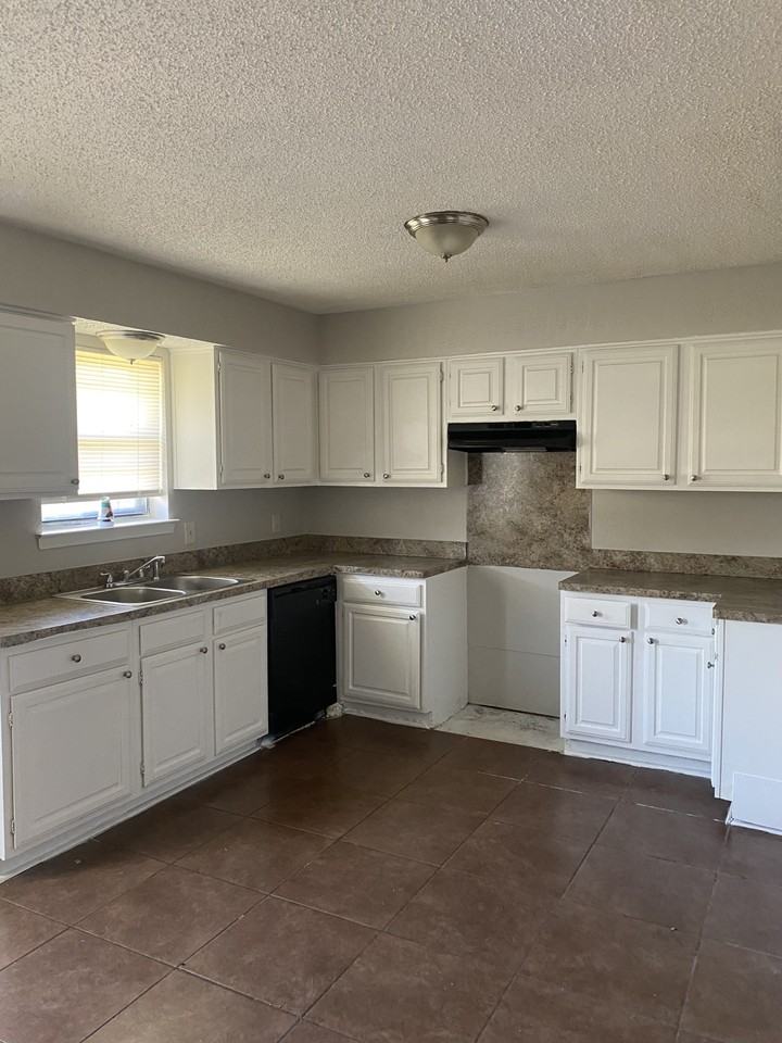 2617 Arcady Cir - Photo 3 of 8