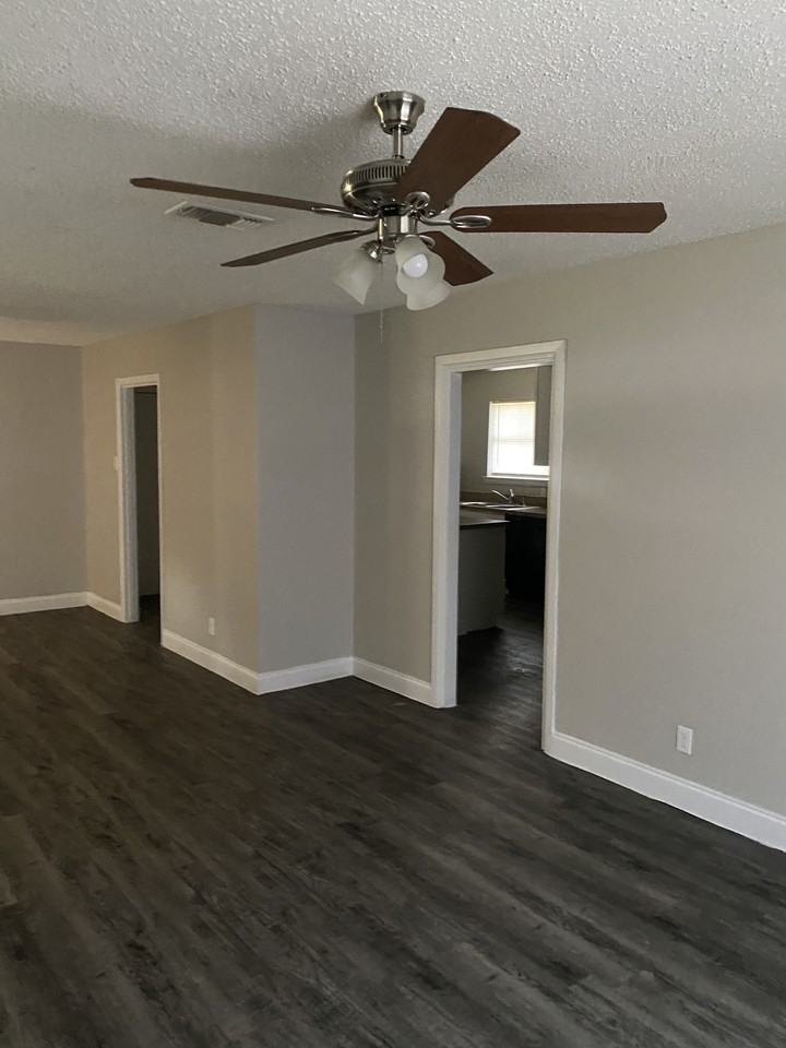 705 Calcutta Dr - Photo 2 of 12