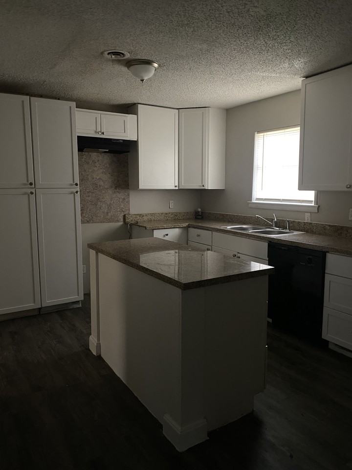 705 Calcutta Dr - Photo 3 of 12