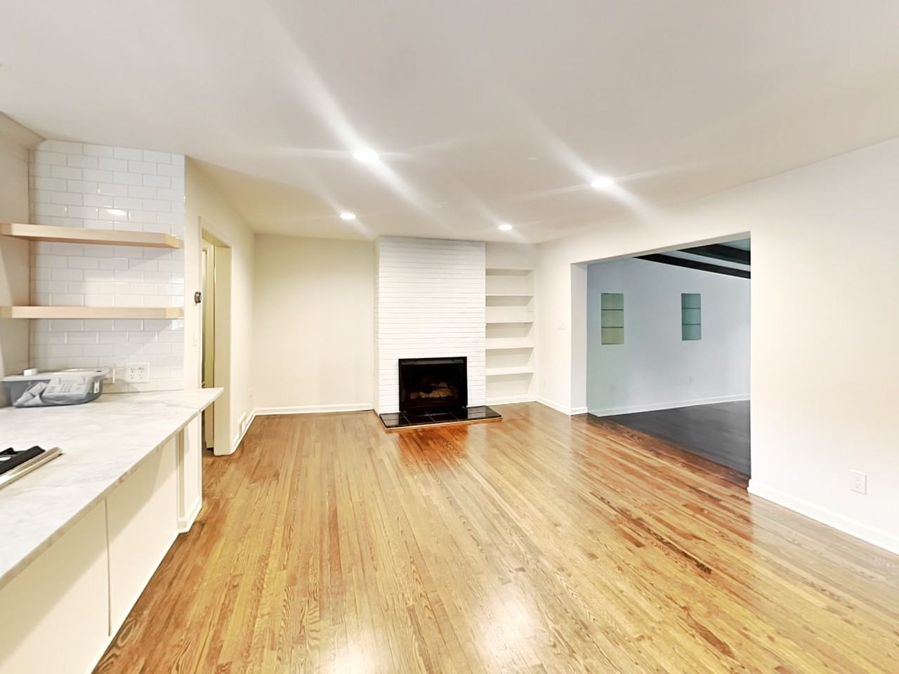 404 Springdale Dr Ne - Photo 3 of 19