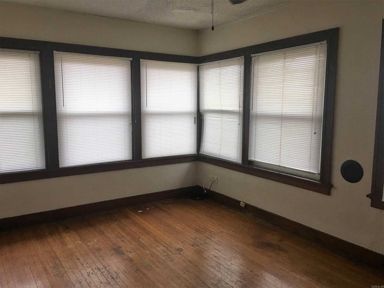 2216 S Izard St - Photo 5 of 15