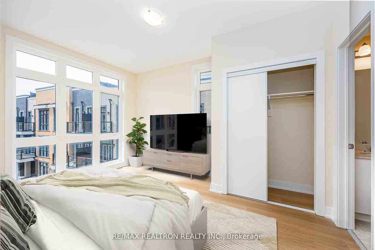 30 Bond Crescent - Photo 2 of 7