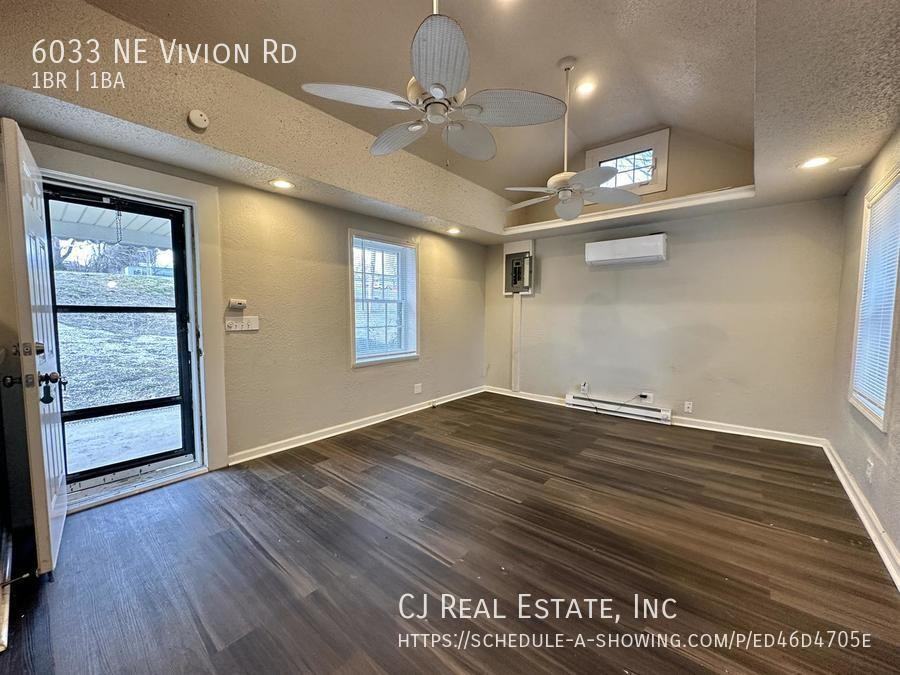 6033 Ne Vivion Rd - Photo 3 of 8