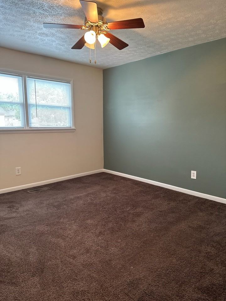 Oak Park Townhomes Apartments 1510 Allison Lane, Jeffersonville, IN