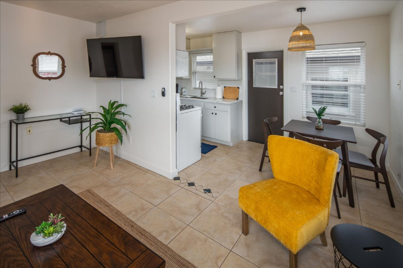 2604 Juan St - Photo 2 of 16