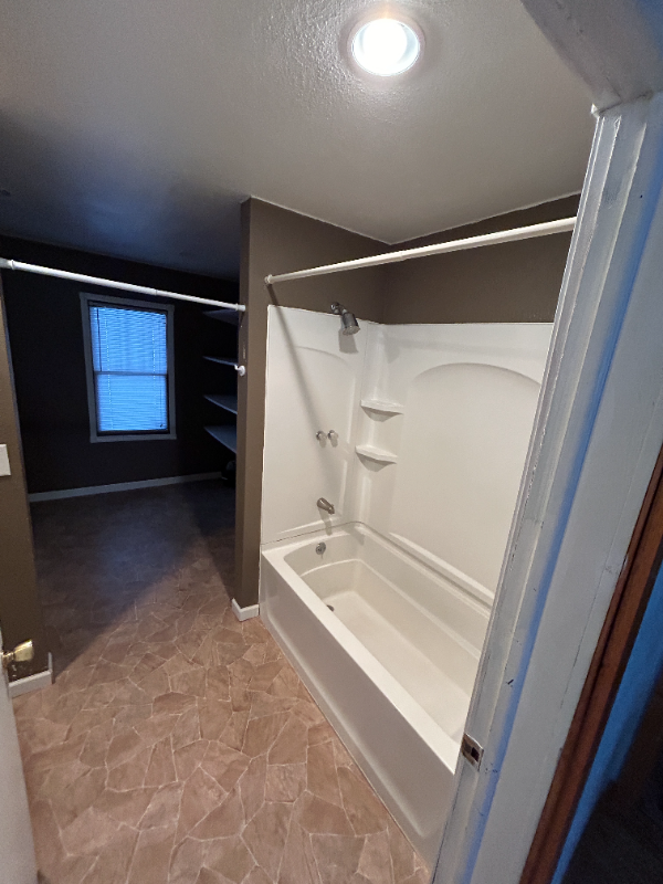 220 Arnold Ave N - Photo 3 of 14