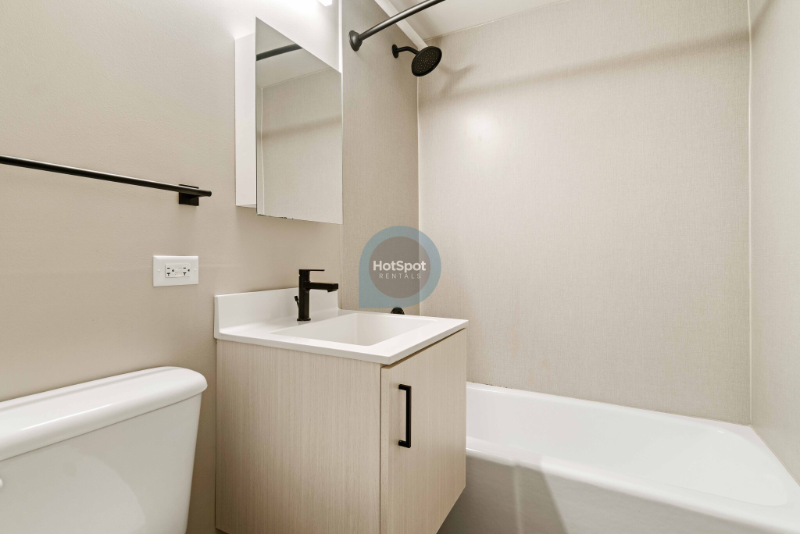 1912 W Harrison St - Photo 3 of 11