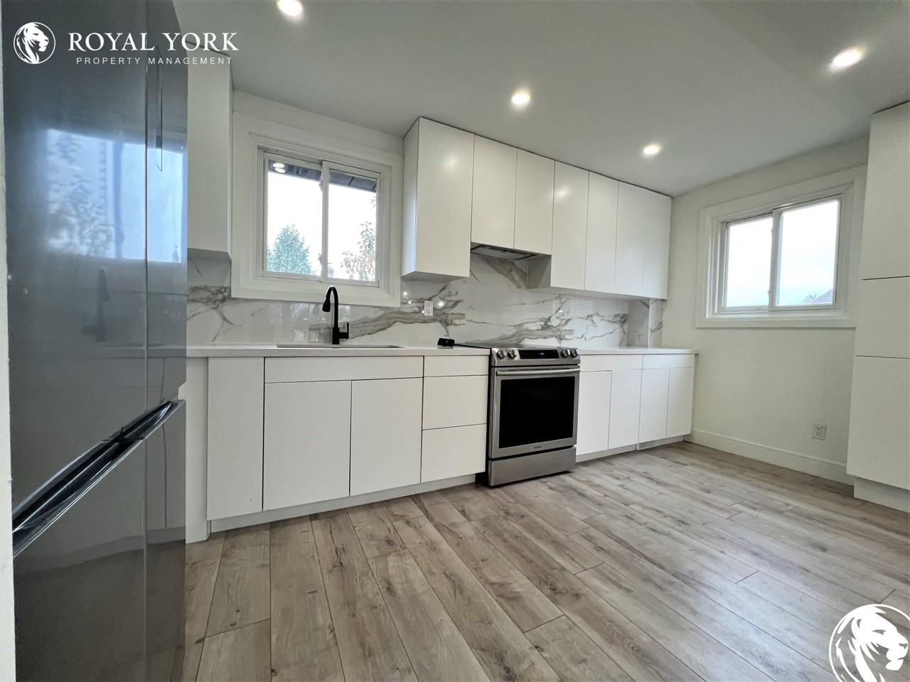 1236 Avonlea Rd - Photo 3 of 33