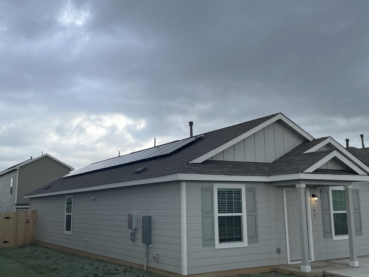 147 Gabbro Gdns #1 - Photo 2 of 12