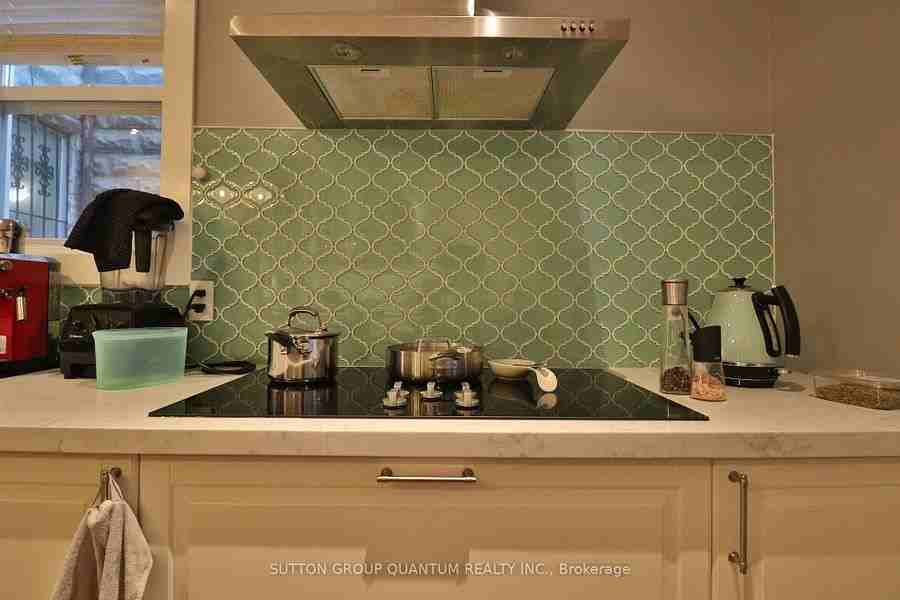 803 Lansdowne Avenue - Photo 3 of 23