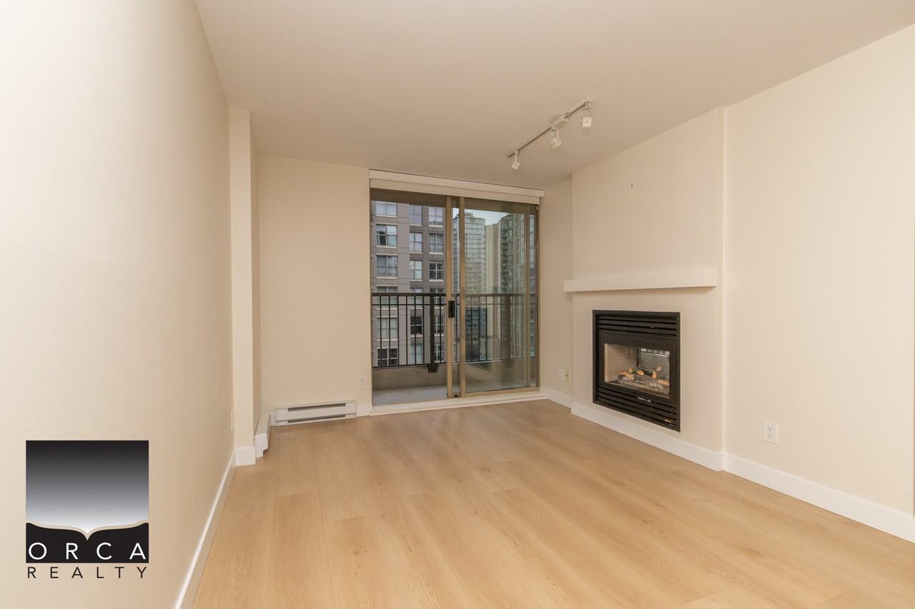 989 Richards St - Photo 3 of 20