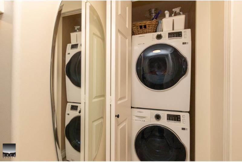 1507 Hornby St - Photo 3 of 40