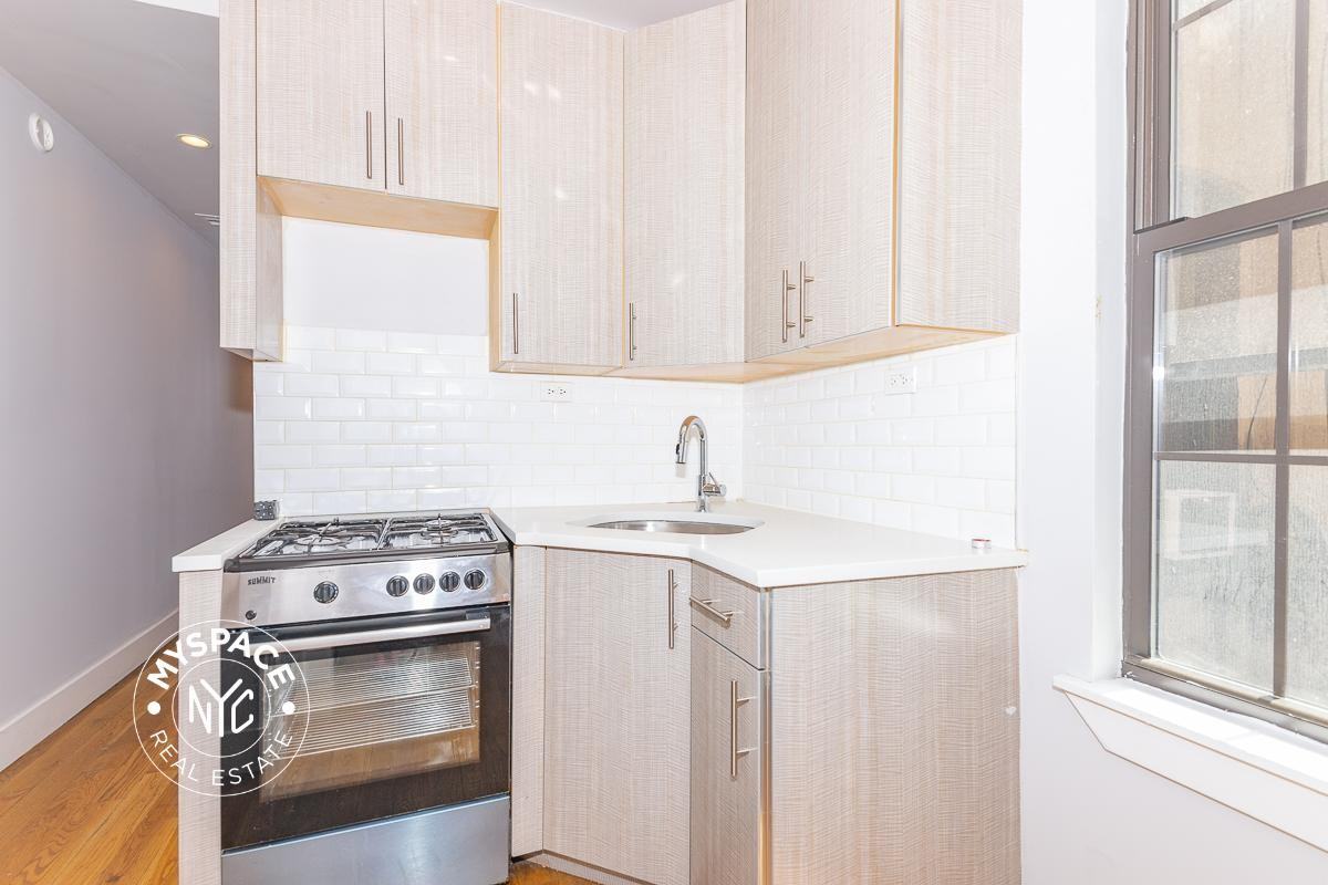1714 Linden St #2R - Photo 2 of 14